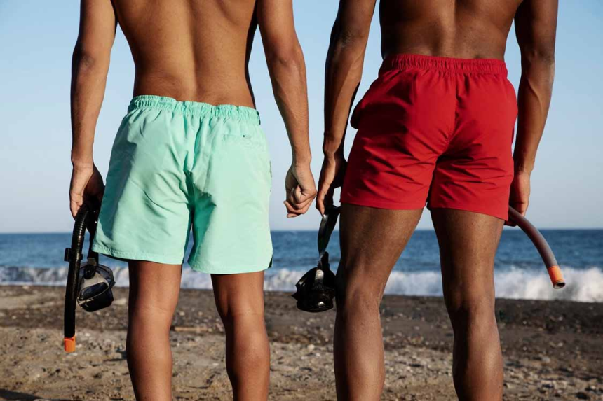 DRAWSTRING SWIM TRUNKS VS. BOARD SHORTS: WHICH IS RIGHT FOR YOU?